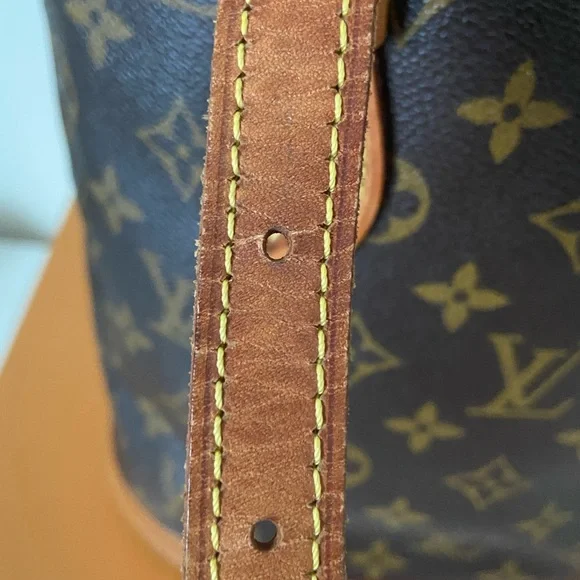 βοΈSOLD βοΈ Louis Vuitton Petit (PM) Bucket Bag - Picture 6 of 14